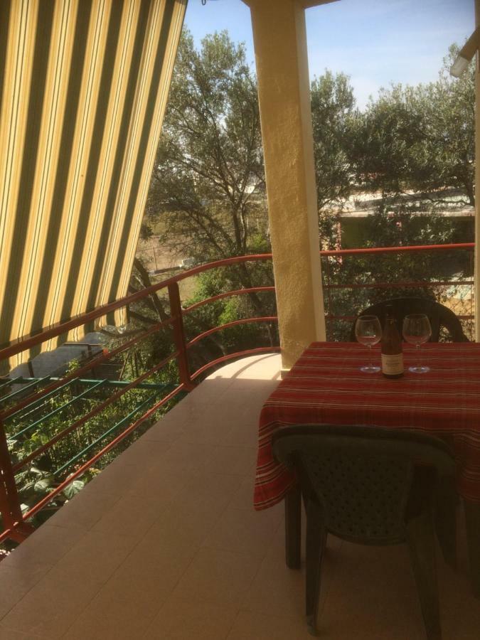H&H Guesthouse Velipojë Eksteriør billede